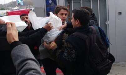 İstanbulda qisas: ABŞ əsgərlərinin başına torba keçirildi   - VİDEO