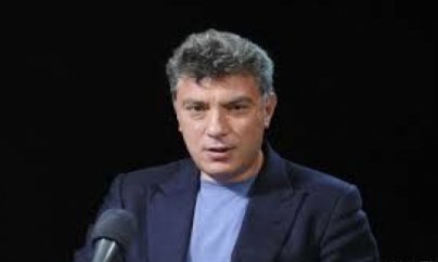 “Putin dünya ilə müharibəyə hazırlaşır”   - Nemtsov