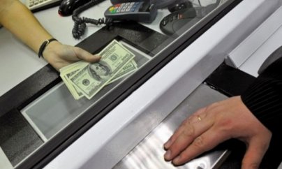 Dolların məzənnəsi “donub”   - CƏDVƏL