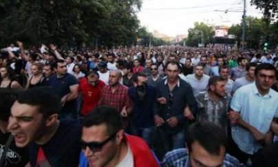 İrəvandan yeni xəbər var – Prezident iqamətgahına doğru hücum