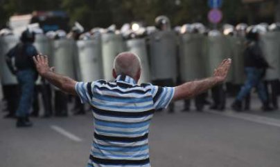 İrəvanda gərginlik: aksiya iştirakçıları polis mühasirəsində qaldılar (CANLI YAYIM)