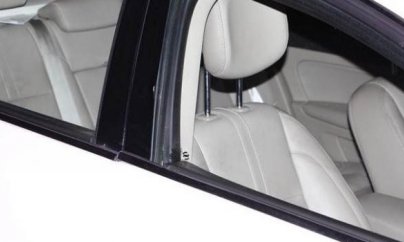 Baykalla həyat yoldaşı çimərlikdə 