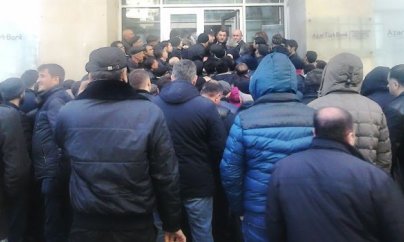 Bakıda dollar ajotajı - FOTO