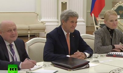 Putin Con Kerrinin çamadanına “ilişdi” - VİDEO