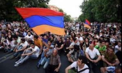 İrəvanda Sarkisyanın istefası tələb olunur