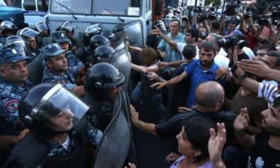 İrəvanda qanlı toqquşma, yaralananlar var - CANLI