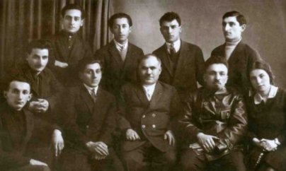 Azərbaycan yazıçıları bir-birlərini satıb vəzifəyə gedirdilər...