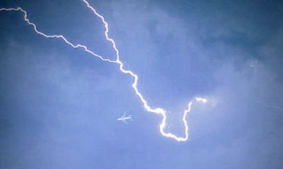 Qasırğa Moskvanı iflic etdi: 2 nəfər öldü, 2 təyyarəni ildırım vurdu (FOTO/VİDEO)