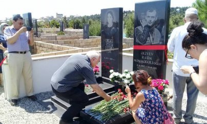 Jurnalist Rasim Əliyev məzarı başında anıldı – FOTO-VİDEO