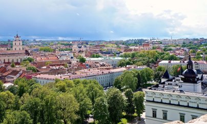 Ermənistan rəsmisinin çıxışı gərginlik yaratdı: Gürcüstanın müdafiə naziri zalı tərk etdi