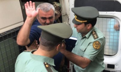 Əfqan Muxtarlıya zəng, kitab və görüş qadağaları