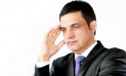 Tanınmış yazıçının şeir kitabı çıxdı - FOTO