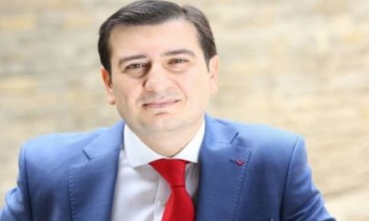 Avtoritarizmlə totalitarizm arasındayıq - Azər Qasımlı yazır