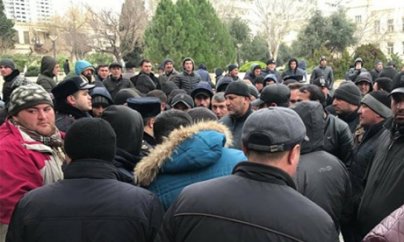 Prezident Adminstrasiyası qarşısında 