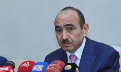 Prezidentin köməkçisi namizədə zəng edib