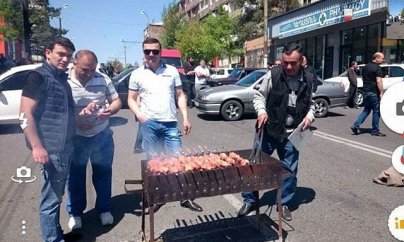 Ermənistanda fəallar İran və Gürcüstan yolunu bağladı