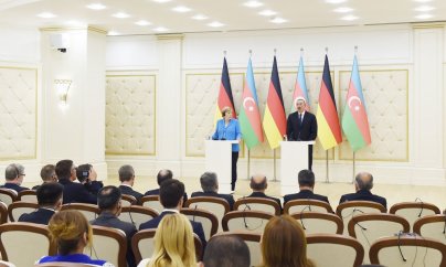İlham Əliyevlə Angela Merkelin birgə mətbuat konfransı olub