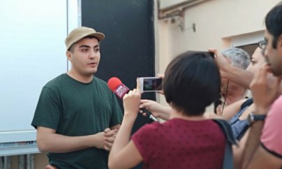 Mehman Hüseynov onun haqqında mənfi rəy verəni tələb edir