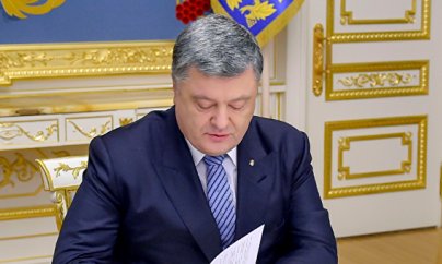 Poroşenko hərbi vəziyyətlə bağlı fərman imzalayıb