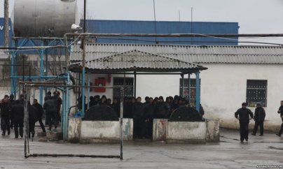 Aclıq edən fəalları ayıraraq, başqa müəssisələrə köçürüblər