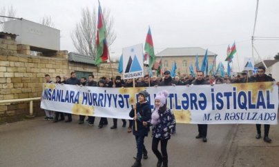 Rəsulzadənin abidəsi önündə mitinq olub