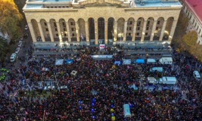 Tbilisidə etirazçılar parlament binasını blokadaya alıblar