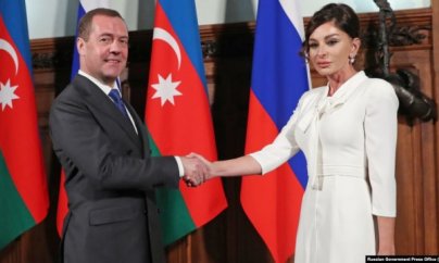 Mehriban Əliyeva Azərbaycanda rus dilinə yaradılan şəraitdən danışır