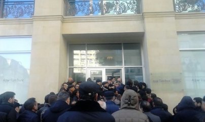 Azərbaycanda son 10 gündə 1 milyard dollar satılıb - Devalvasiya ajiotajı 