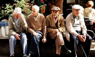 Azərbaycanda 65 yaşdan yuxarı insanlara evdən çıxmaq qadağan edildi