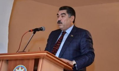 Psixoloq icra başçısını məhkəməyə verdi