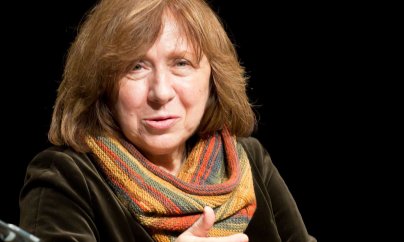 Belaruslu Nobel mükafatıçısından Lukaşenkoya: Gec olmadan get