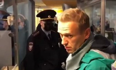 Aleksey Navalnı hava limanında saxlanılıb