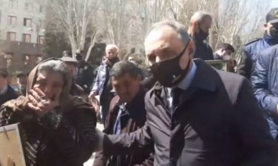 İtkin düşən hərbçilərin valideynləri aksiya keçirdi