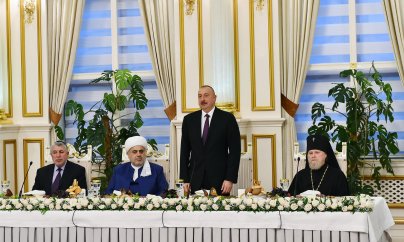 İlham Əliyevi və Allahşükür Paşazadəni məhkəməyə verən vətəndaş təzyiqlərə məruz qaldığını deyir