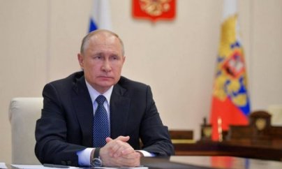 Putin məmurların bank hesabları ilə bağlı qanun imzalayıb
