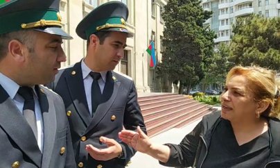 Ədliyyə Nazirliyi qarşısında aksiya - vətəndaş evsiz qalmasından şikayətçidir