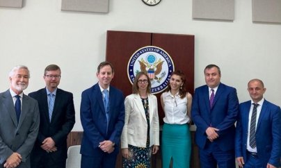 ABŞ rəsmisi Azərbaycanda vəkil və jurnalistlərlə görüşüb