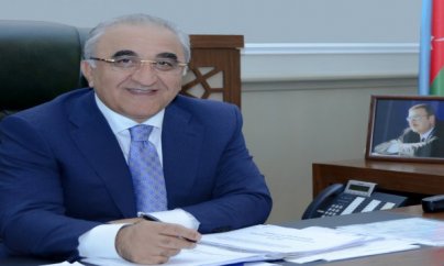 Ədalət Muradov professorları “ofsayd”a salır