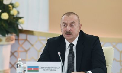 İlham Əliyev Makronu “küçə leksikonu”ndan istifadədə ittiham edib