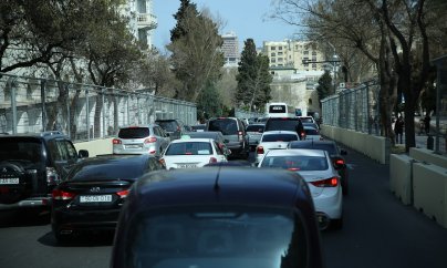 Deputat Bakının tıxac problemindən danışdı