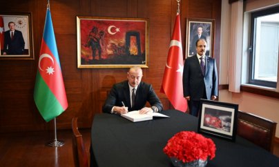 İlham Əliyev Türkiyə səfirliyinə gedib