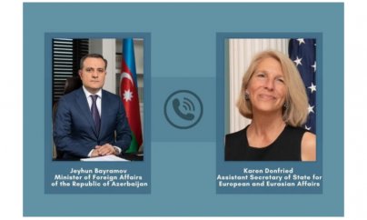 Donfrid Ceyhun Bayramovla danışıb