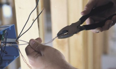 Lerikdə bir ailənin 4 üzvünü elektrik cərəyanı vuraraq öldürdü