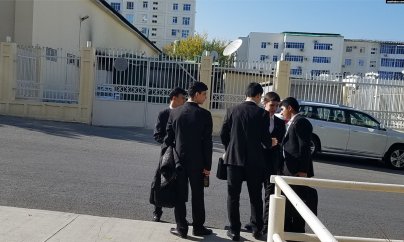 Türkmənistanda şagirdlərə tələb: İmtahanda müəllimlərə ya yemək gətirin, ya da pulunu verin