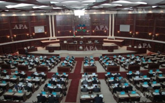 2015-ci ilin büdcə zərfi Milli Məclisdə  