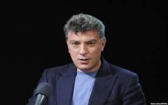 “Putin dünya ilə müharibəyə hazırlaşır”   - Nemtsov