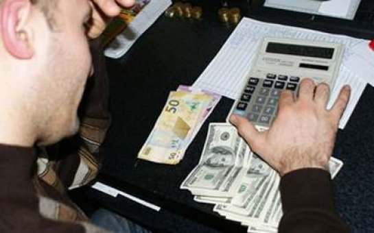 Manat bir az da ucuzlaşdı  