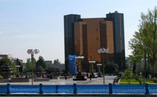 Mərkəzi Bank 6 bankın 10 valyuta mübadilə şöbəsini bağladı  