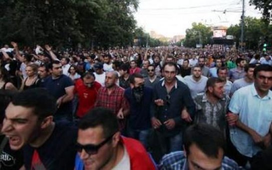 İrəvan mitinqində siyasi tələblər...