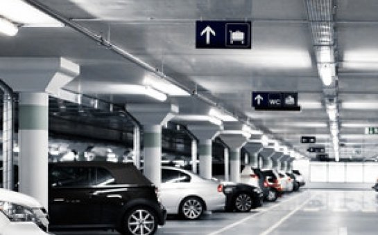 Hotellərin parkinqində avtomobilə dəyən zərəri kim ödəməlidir?  - ARAŞDIRMA 